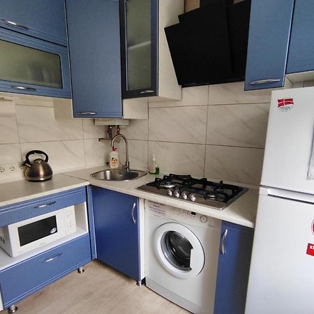Двухкомнатные Апартаменты Центр Mystetsʹka 3 Kr Apartments Kryvyi Rih Exterior foto