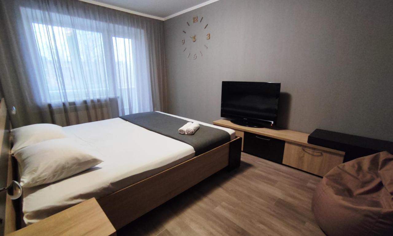 Двухкомнатные Апартаменты Центр Mystetsʹka 3 Kr Apartments Kryvyi Rih Exterior foto